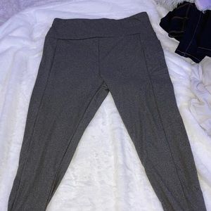 grey leggings with pockets